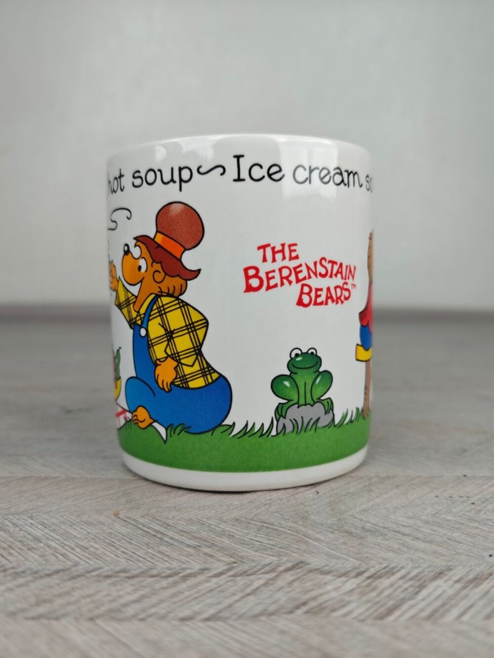 Vintage Berenstain Bears Ceramic Mug 3 1/2" Colorful Picnic Design White 1987 - Picture 2 of 9